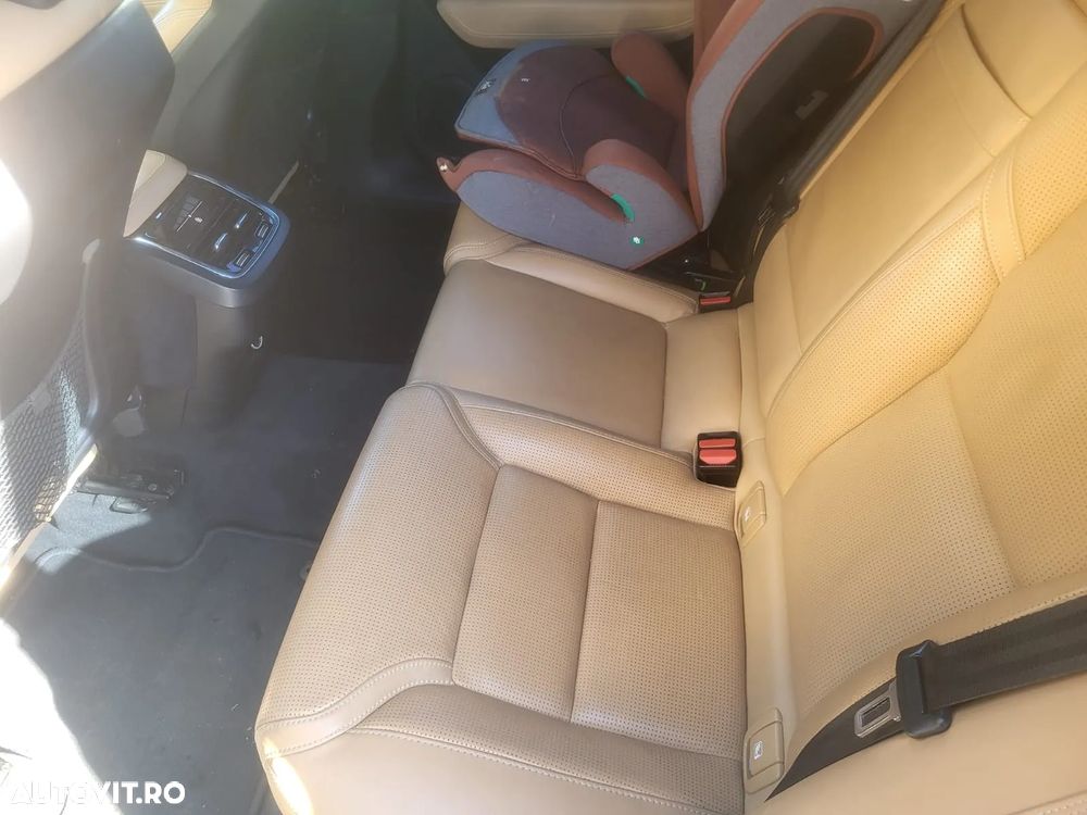 Volvo XC 60 D5 AWD Inscription - 11