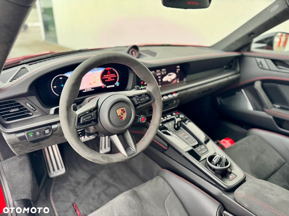 Porsche 911 Carrera 4 GTS PDK - 14