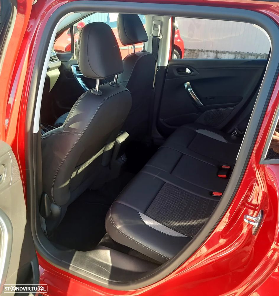 Peugeot 2008 1.2 PureTech Allure - 11