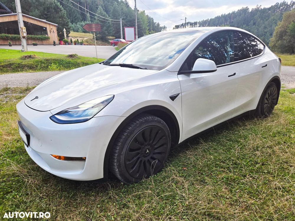 Tesla Model Y - 7
