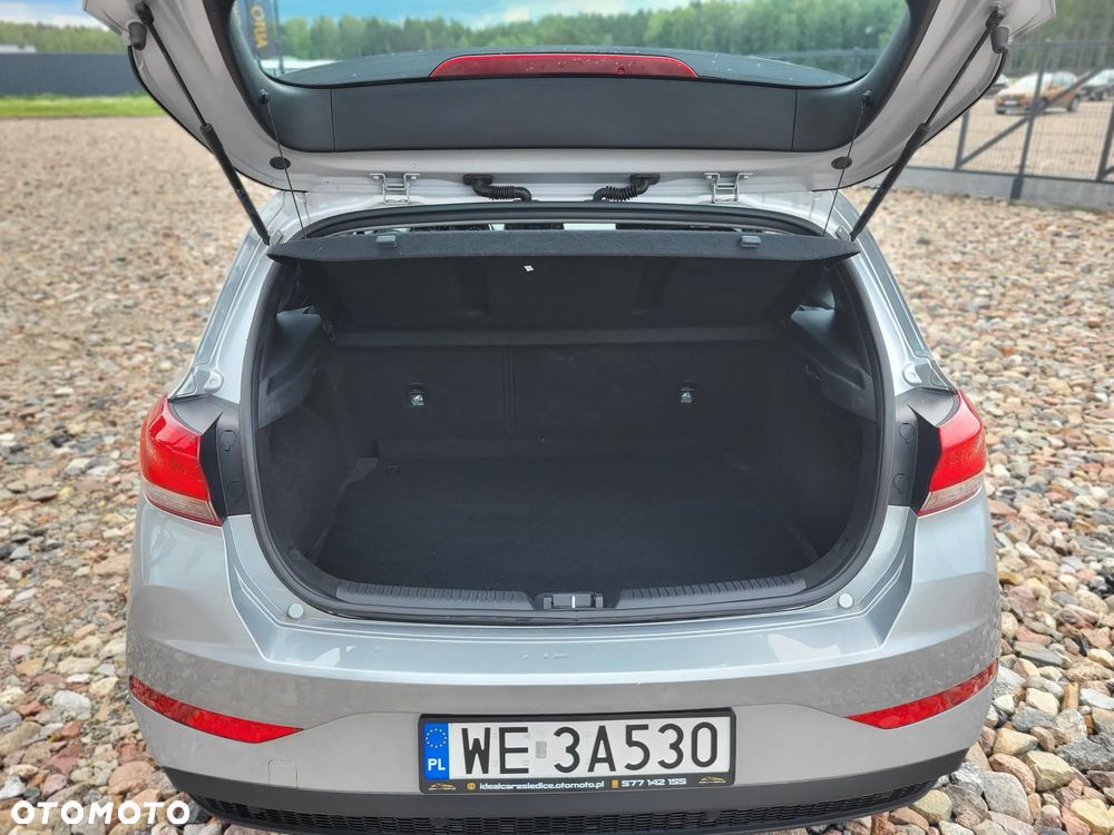 Hyundai i30 1.5 DPI Classic + - 20