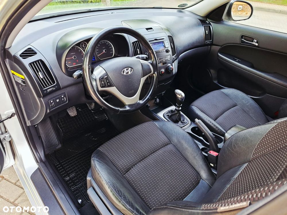 Hyundai i30 1.6 Premium - 11
