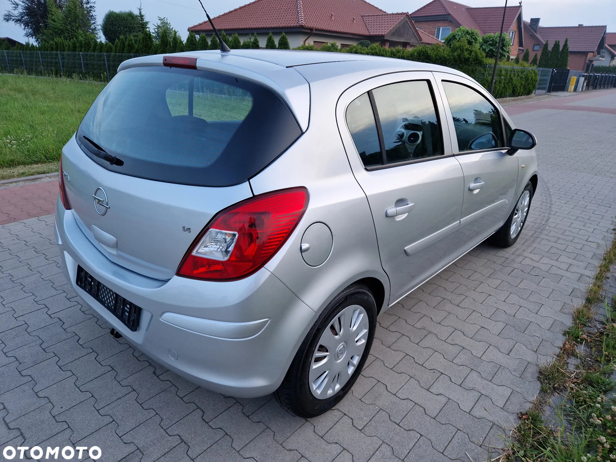 Opel Corsa 1.4 16V Edition - 4