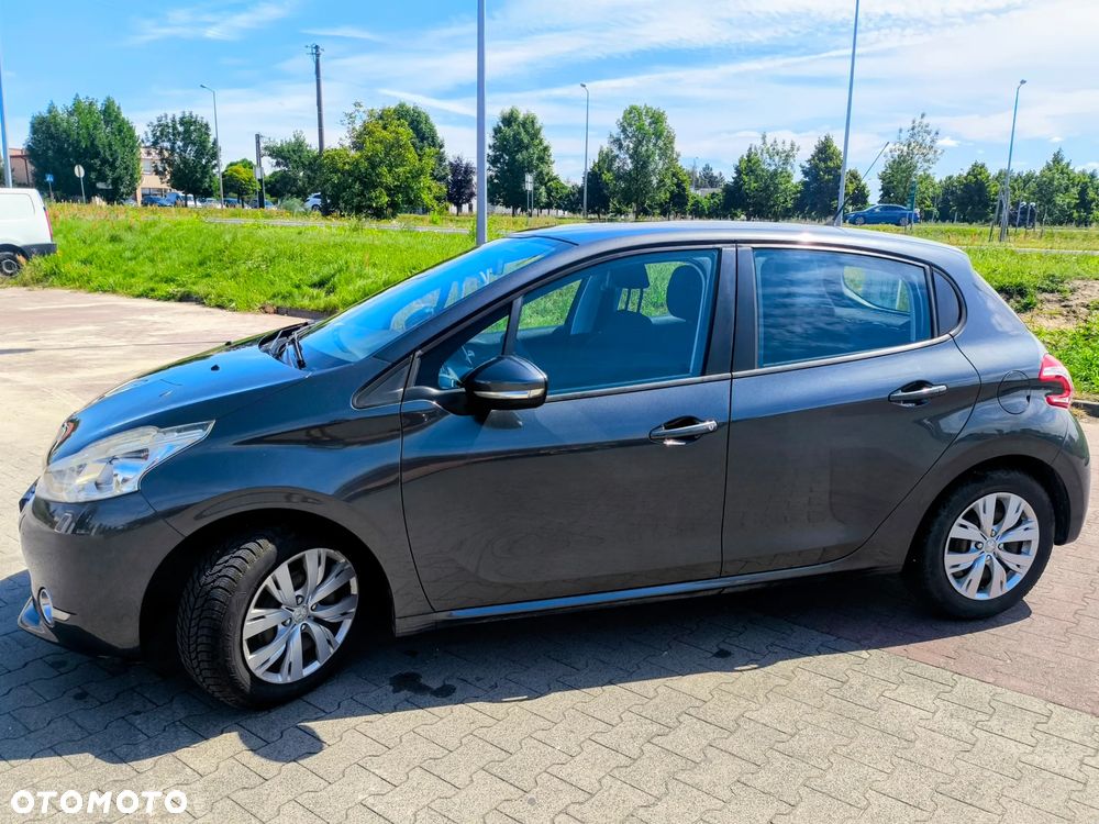 Peugeot 208 - 1