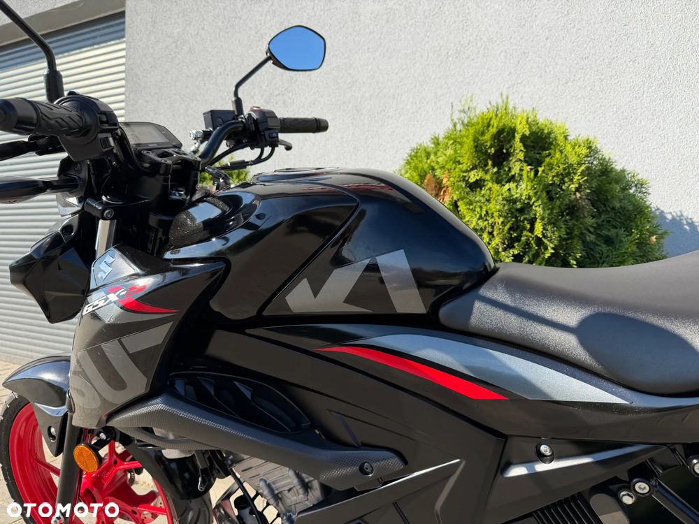 Suzuki GSX - 26