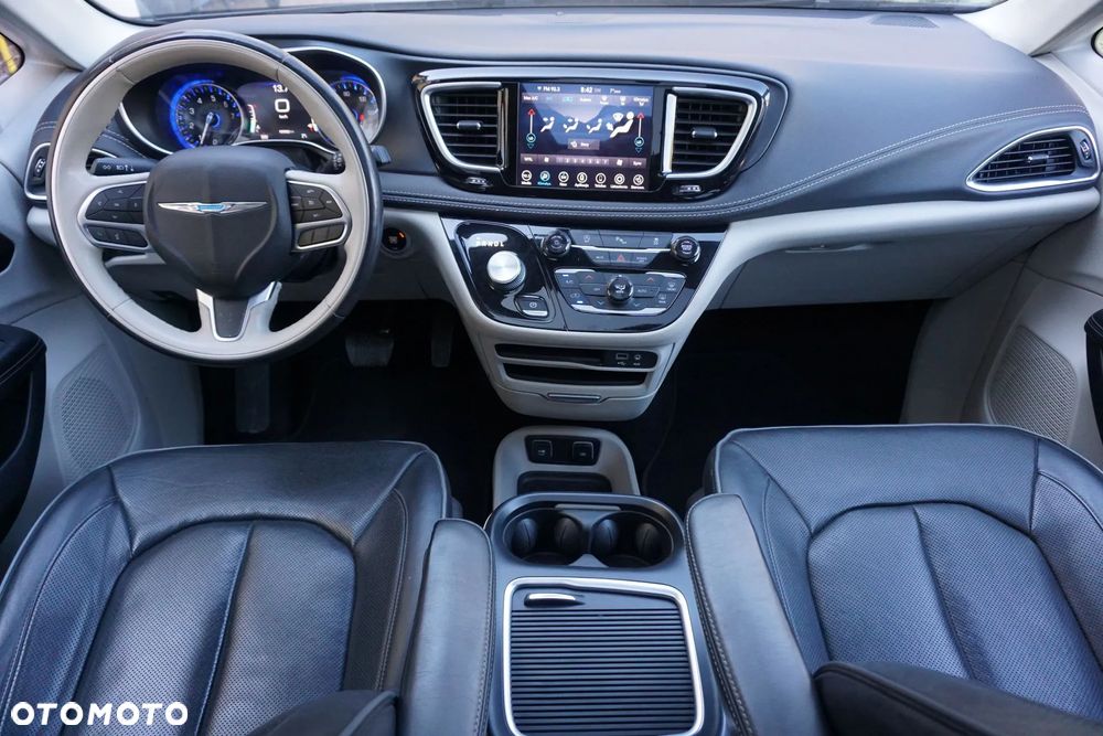 Chrysler Pacifica - 20