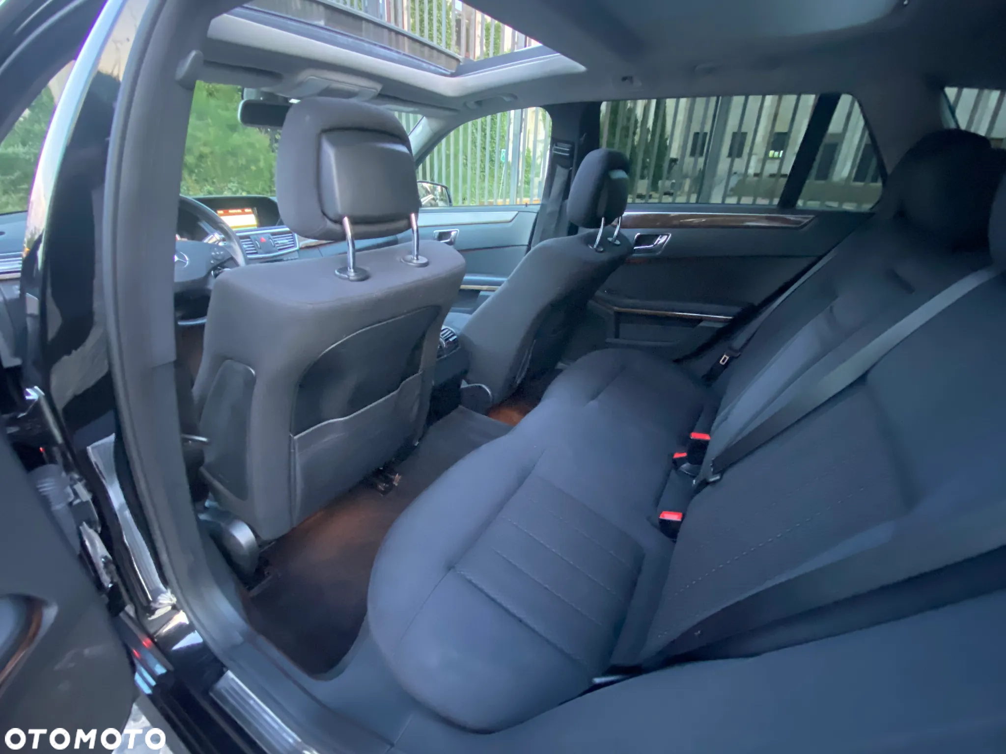 Mercedes-Benz Klasa E 250 T CGI BlueEFFICIENCY 7G-TRONIC Elegance - 14