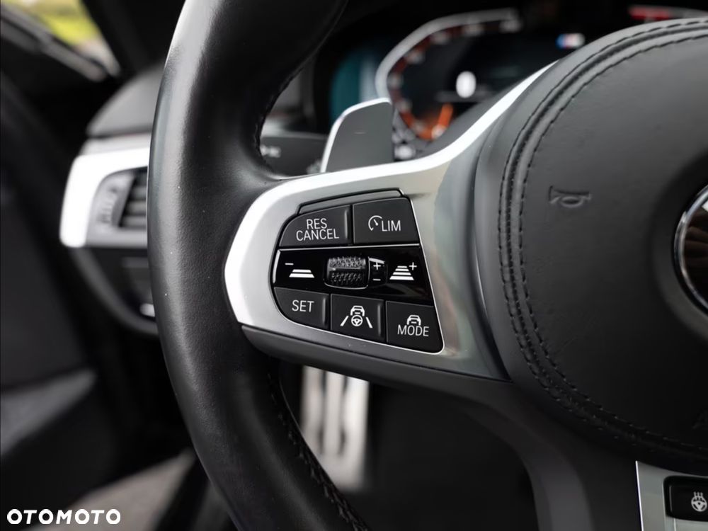 BMW Seria 5 540i xDrive - 23