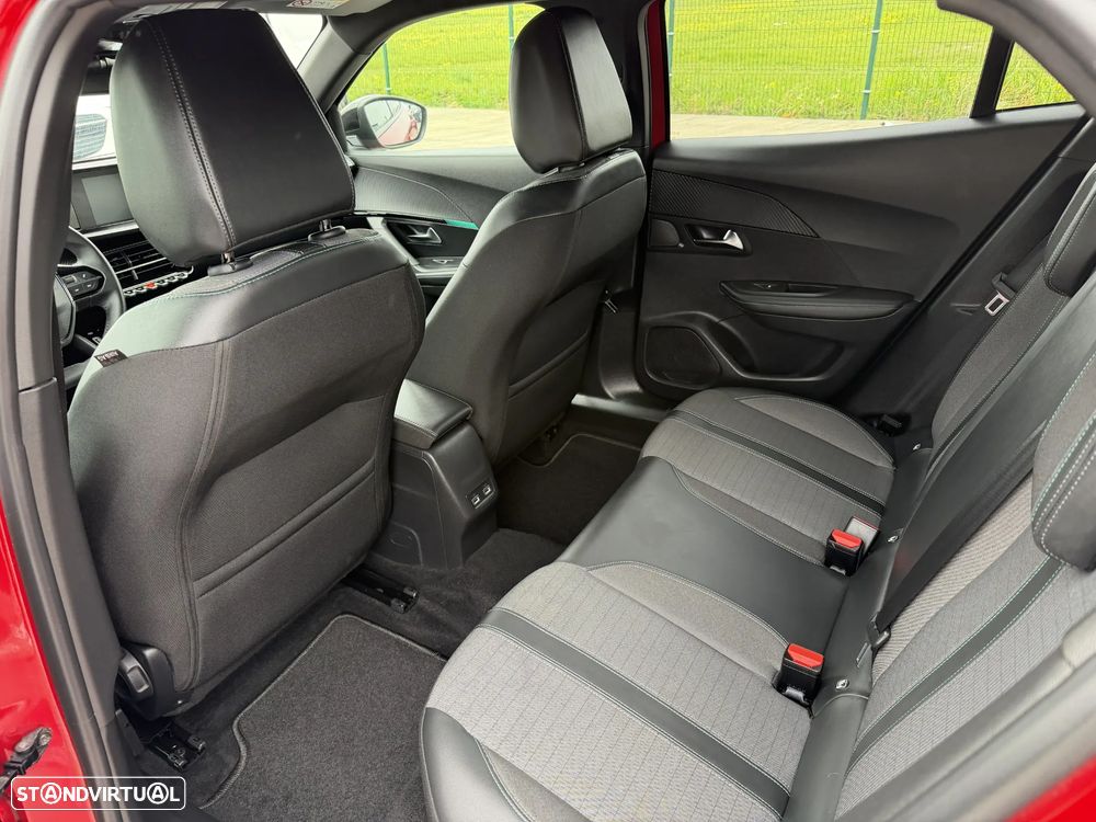 Peugeot e-2008 Allure - 14