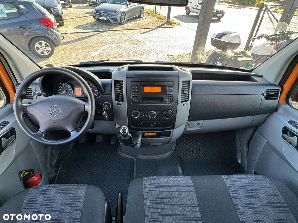 Mercedes-Benz Sprinter - 25
