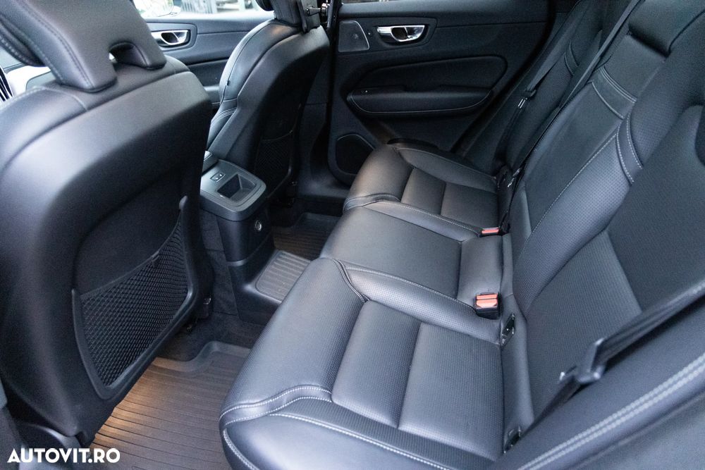 Volvo XC 60 Recharge T8 Twin Engine eAWD R-Design - 26