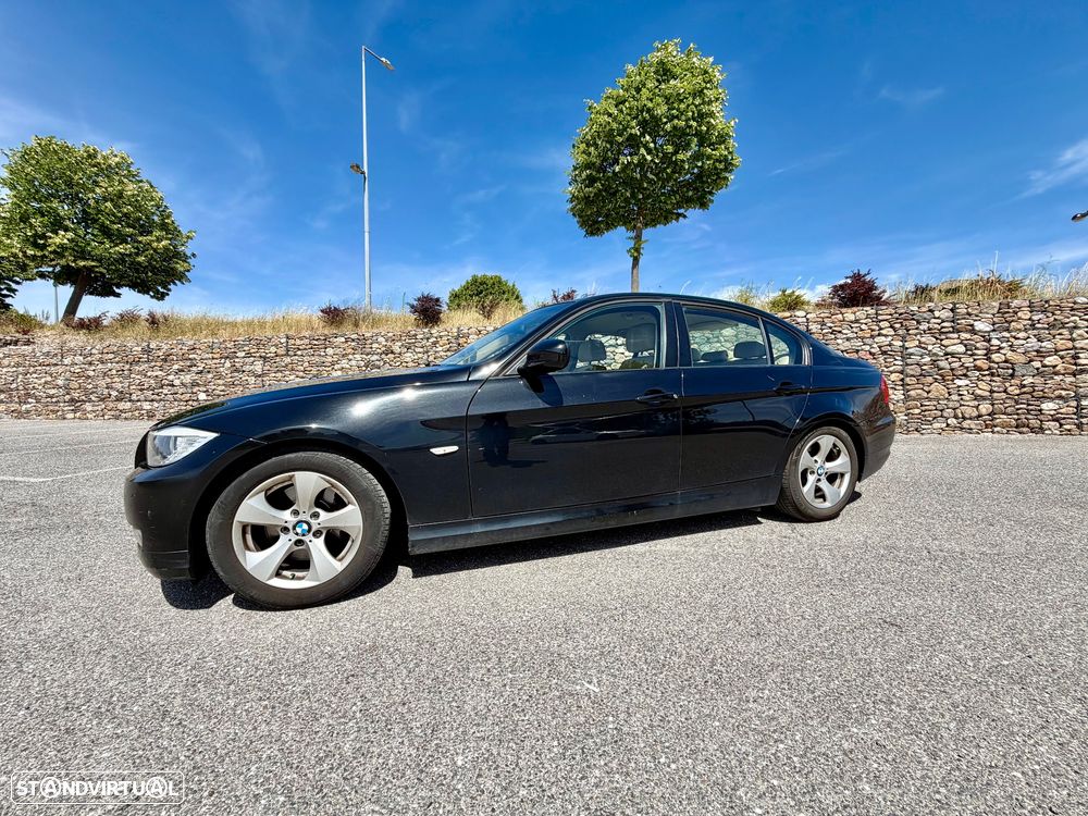 BMW 320 d EfficientDynamics Navigation - 3