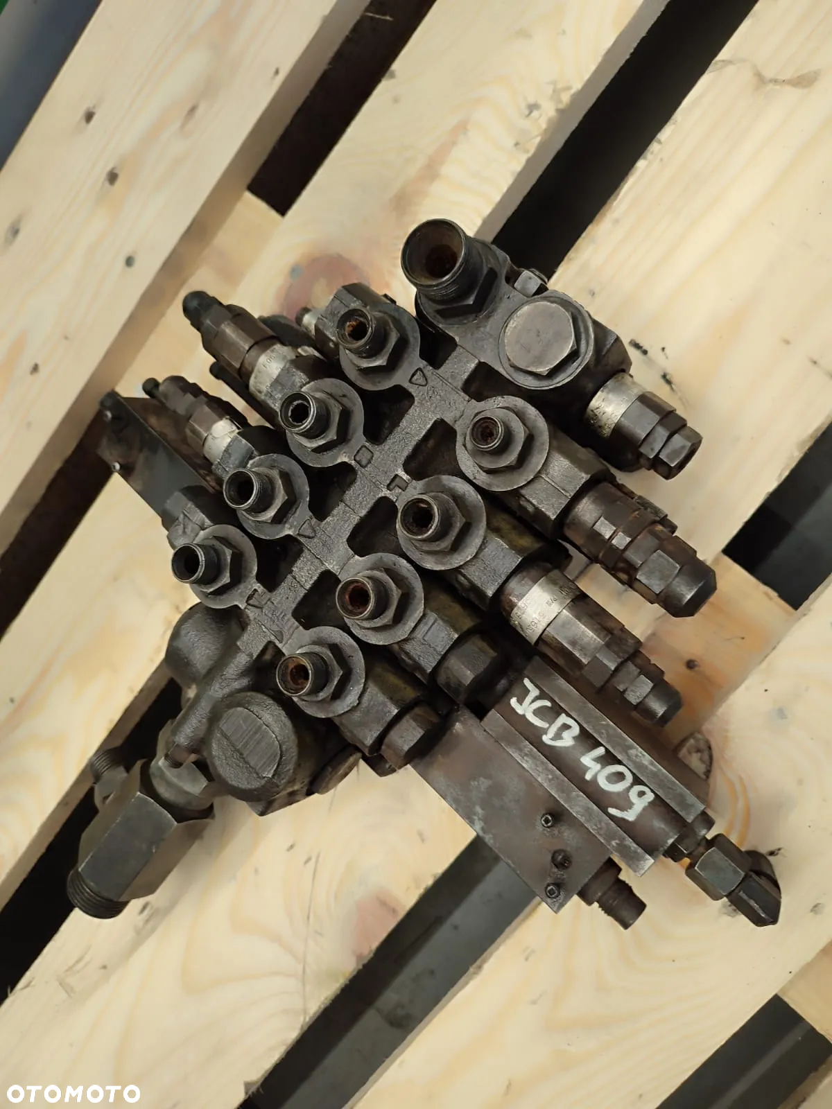 Rozdzielacz hydrauliczny Husco 540774 JCB 409 - 6