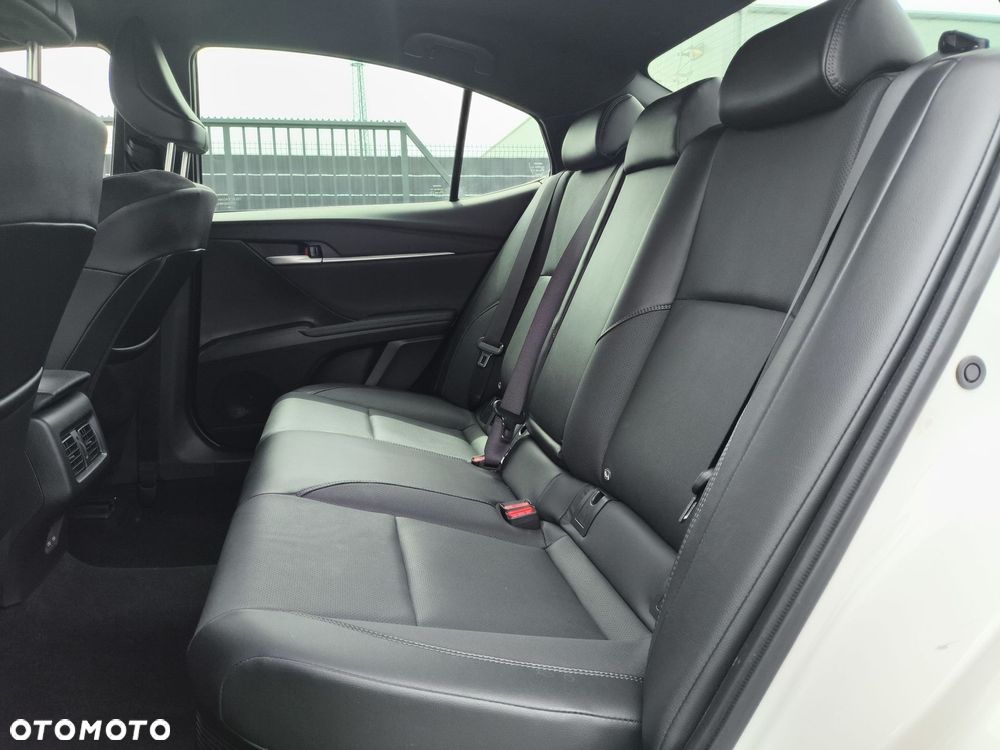 Toyota Camry - 26
