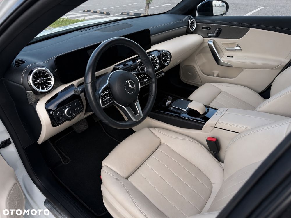 Mercedes-Benz CLA - 13