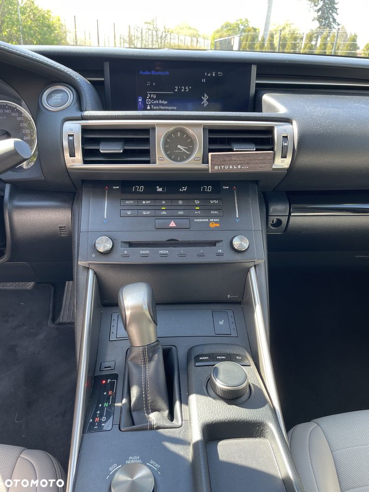 Lexus IS 200t Elite - 10