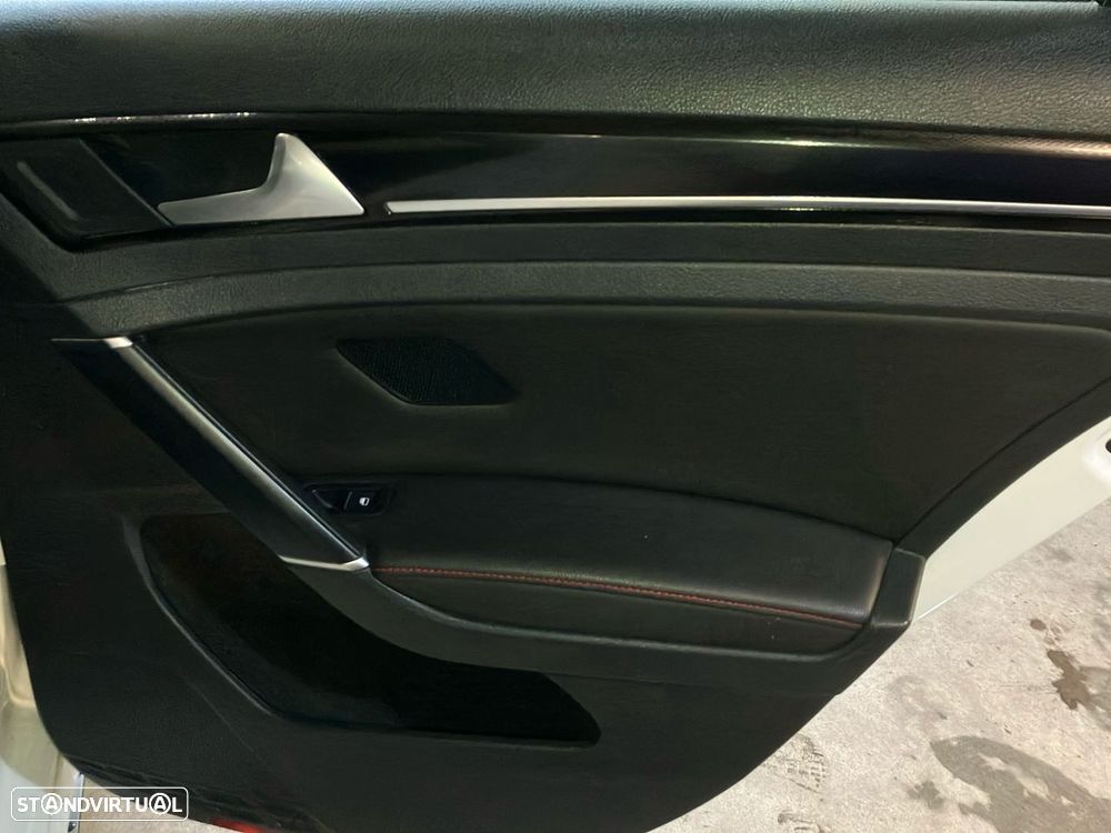 VW Golf 2.0 TSI GTI DSG Performance - 24