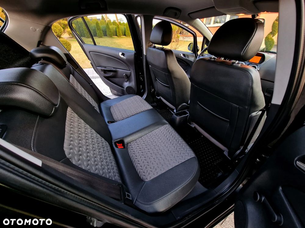 Opel Corsa 1.2 16V Cosmo - 20