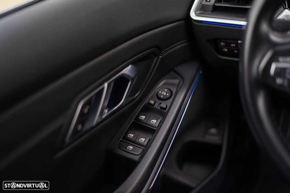 BMW 320 d Line Sport Shadow Auto - 48