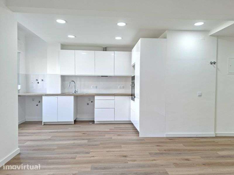 Apartamento T2 totalmente remodelado em Mem Martins - Grande imagem: 2/11