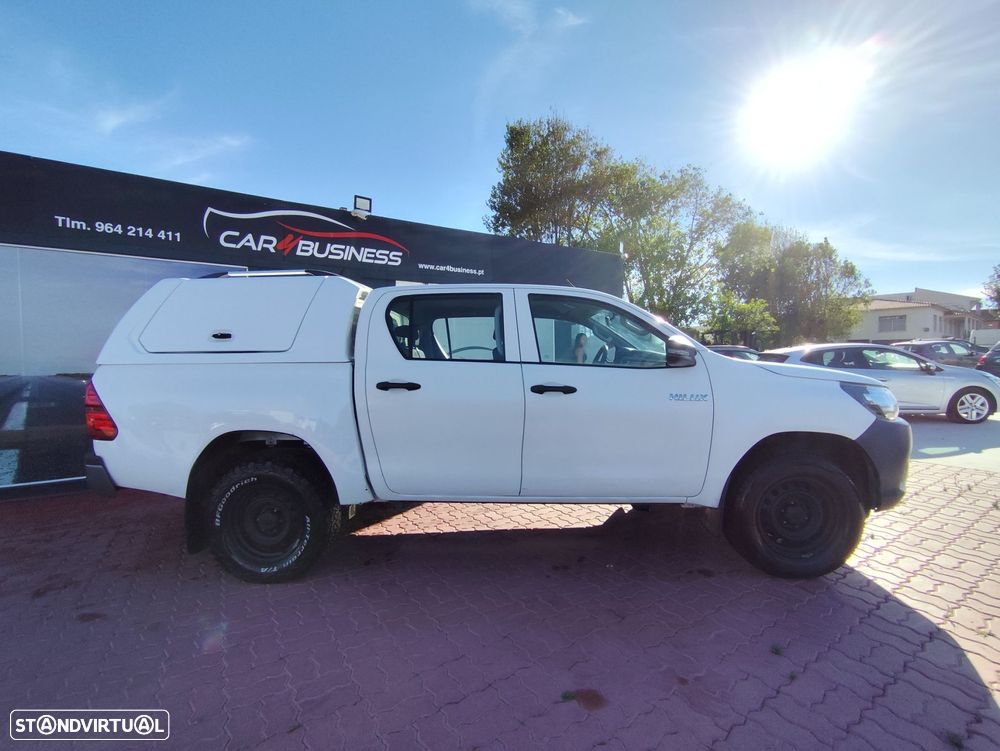 Toyota Hilux 2.4 D-4D 4WD CD CM - 10