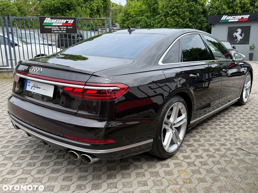Audi S8 - 6