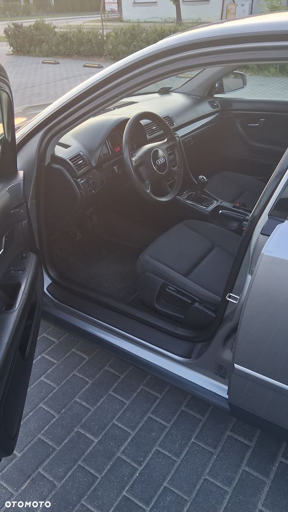 Audi A4 Limousine - 11