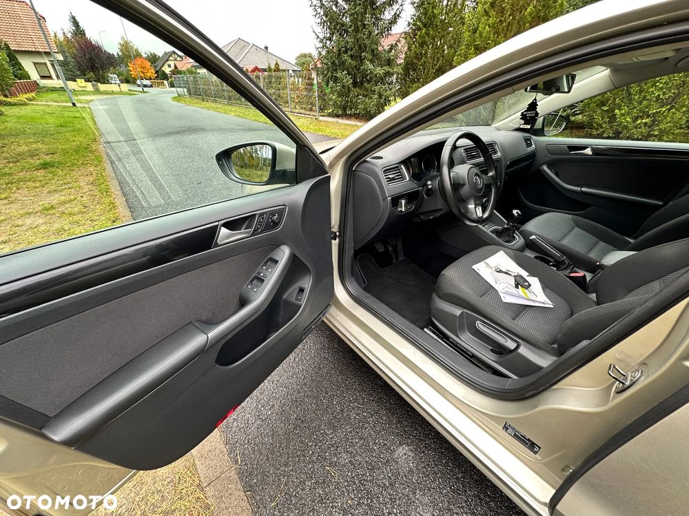 Volkswagen Jetta 1.2 TSI BlueMotion Technology Comfortline - 20