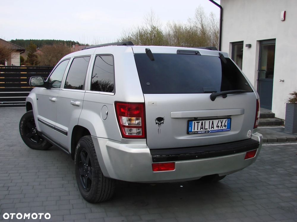 Jeep Grand Cherokee - 12