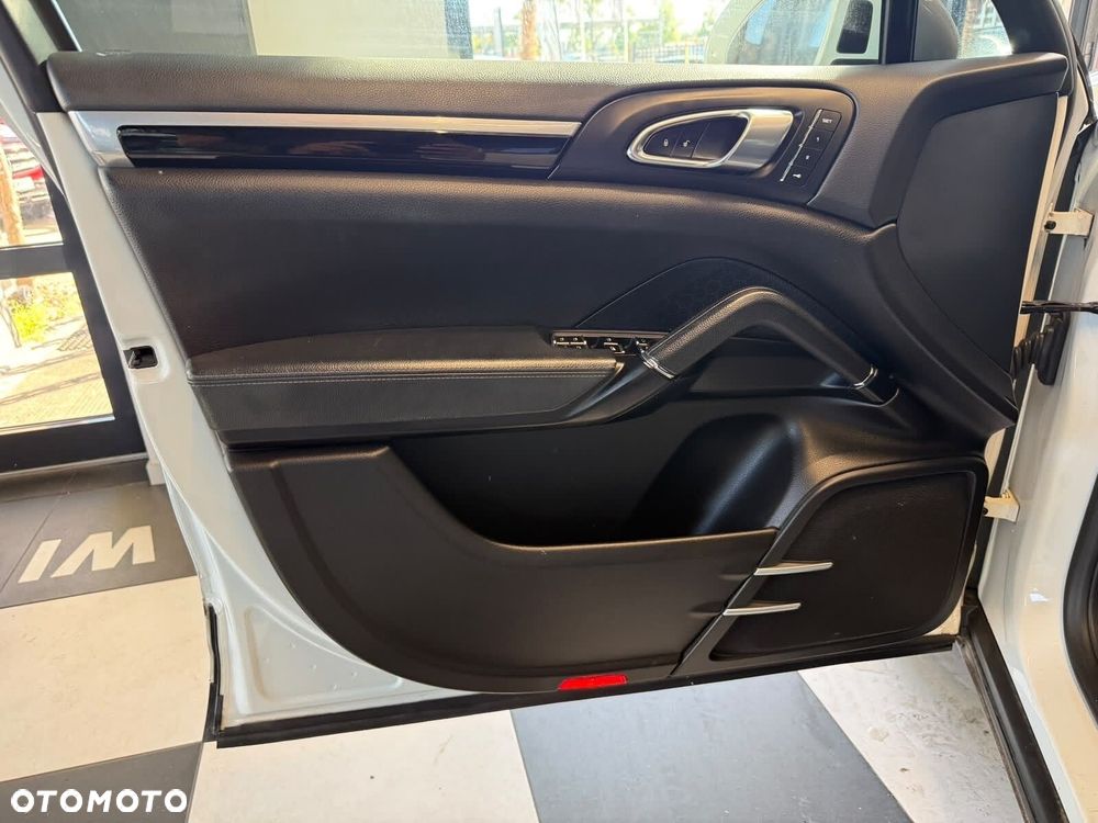 Porsche Cayenne - 22
