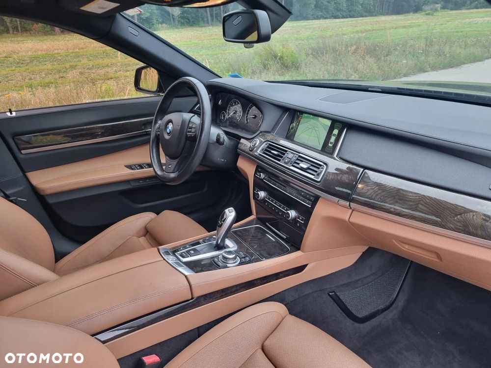 BMW Seria 7 740Li - 24