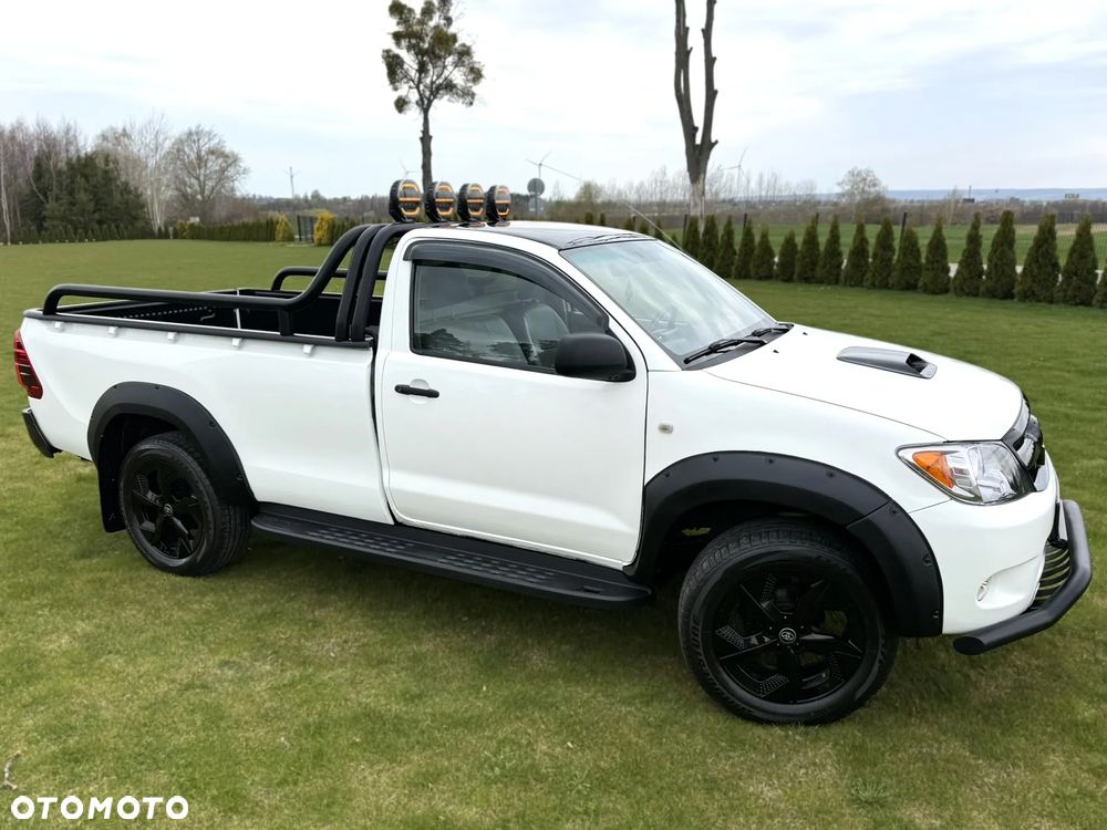 Toyota Hilux - 1