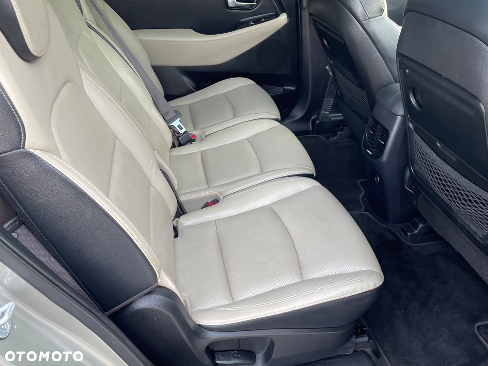 Kia Carens - 26