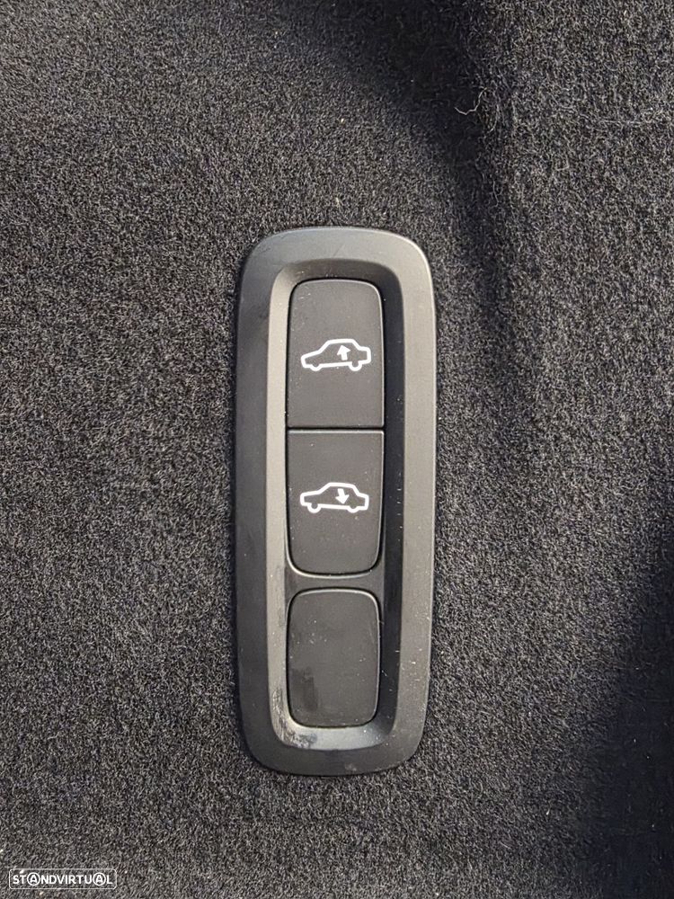 Volvo XC 60 2.0 B4 Inscription Geartronic - 8