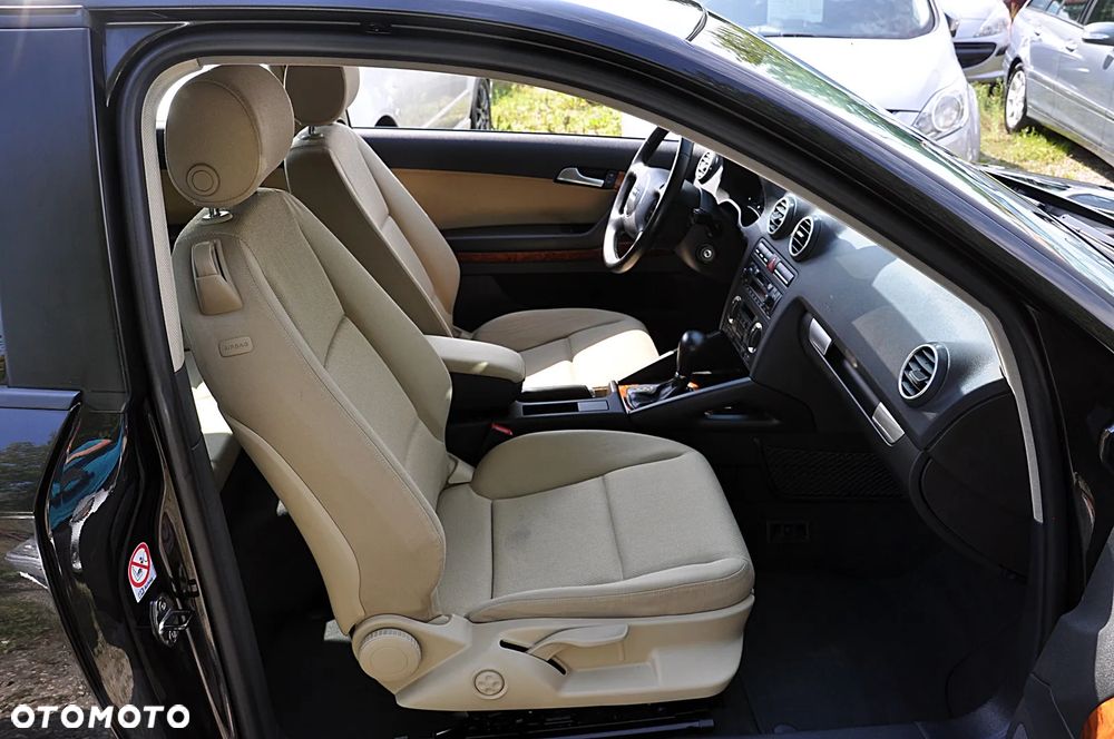 Audi A3 3-drzwiowe 1.6 Attraction - 23