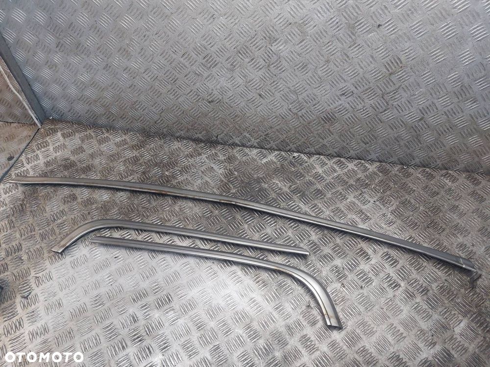 LISTWA OZDOBNA ZDERZAKA TYŁ AUDI 80 B3 SEDAN - 1