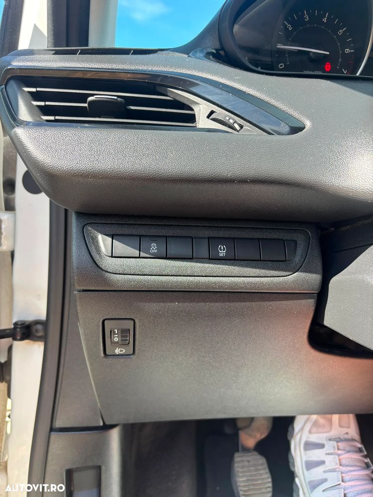 Peugeot 208 1.2 L PureTech Access - 19