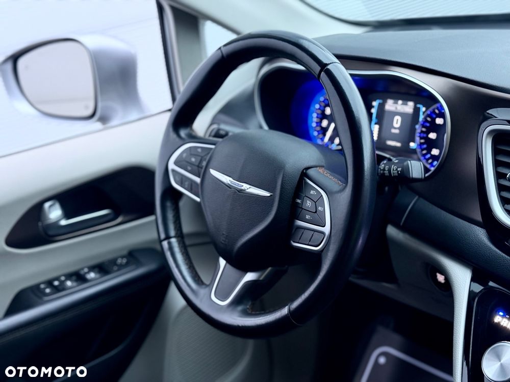 Chrysler Pacifica - 30