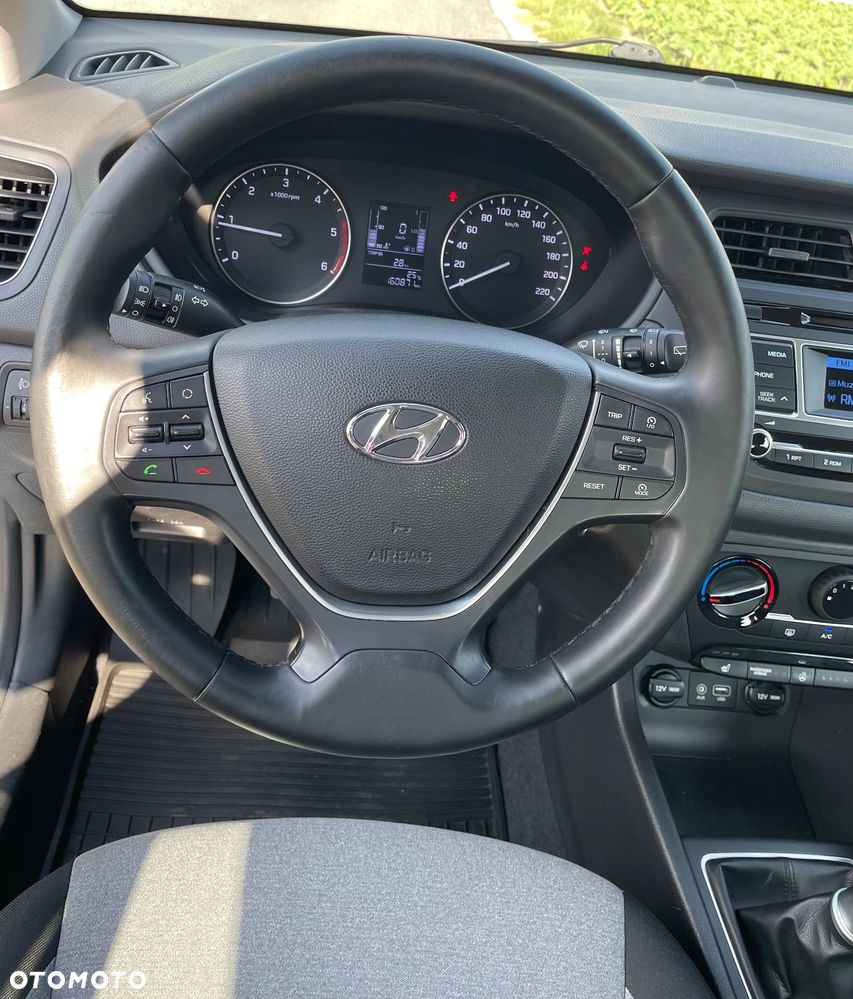 Hyundai i20 1.1 CRDi YES Silver - 16