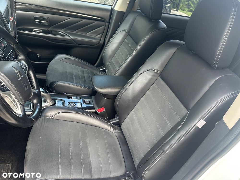 Mitsubishi Outlander 2.0 4WD Plus - 13