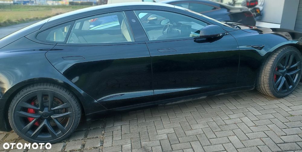 Tesla Model S - 5