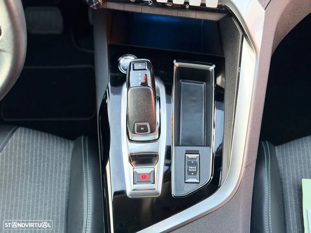 Peugeot 3008 1.2 PureTech Allure EAT8 - 8