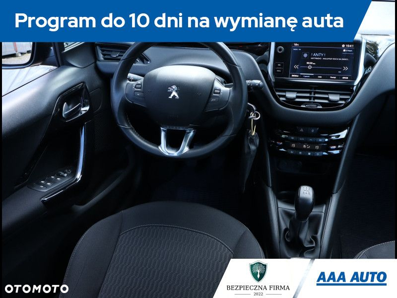 Peugeot 208 - 8