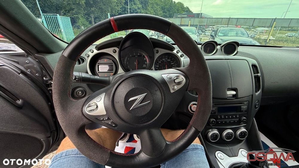 Nissan 370 Z - 28