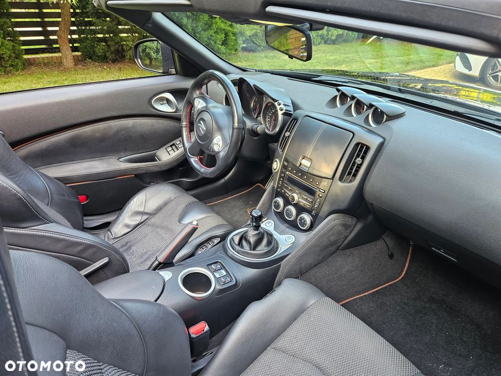 Nissan 370 Z - 12