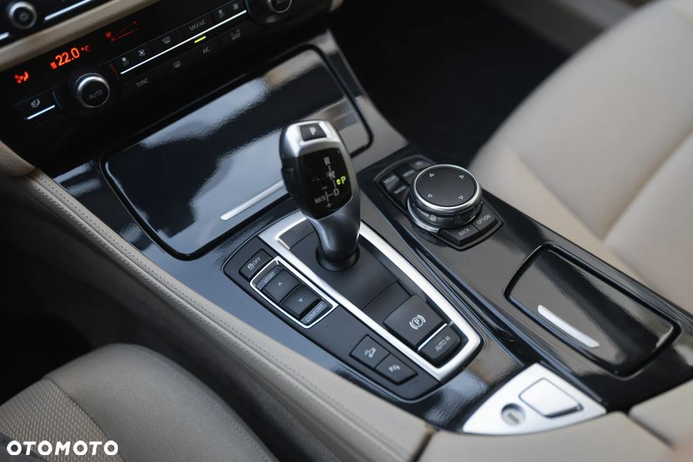 BMW Seria 5 520d xDrive - 13