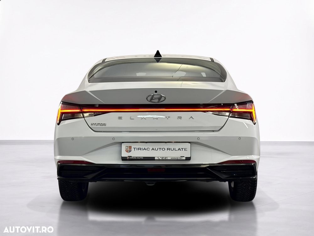 Hyundai Elantra - 5