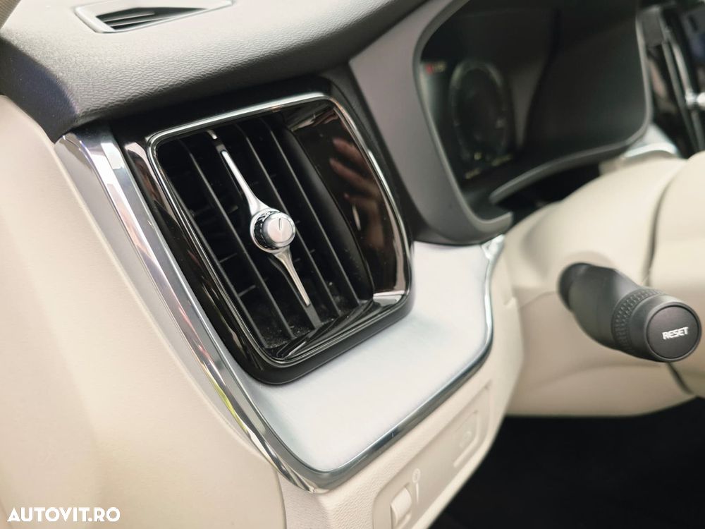 Volvo XC 60 D4 AWD Momentum - 34