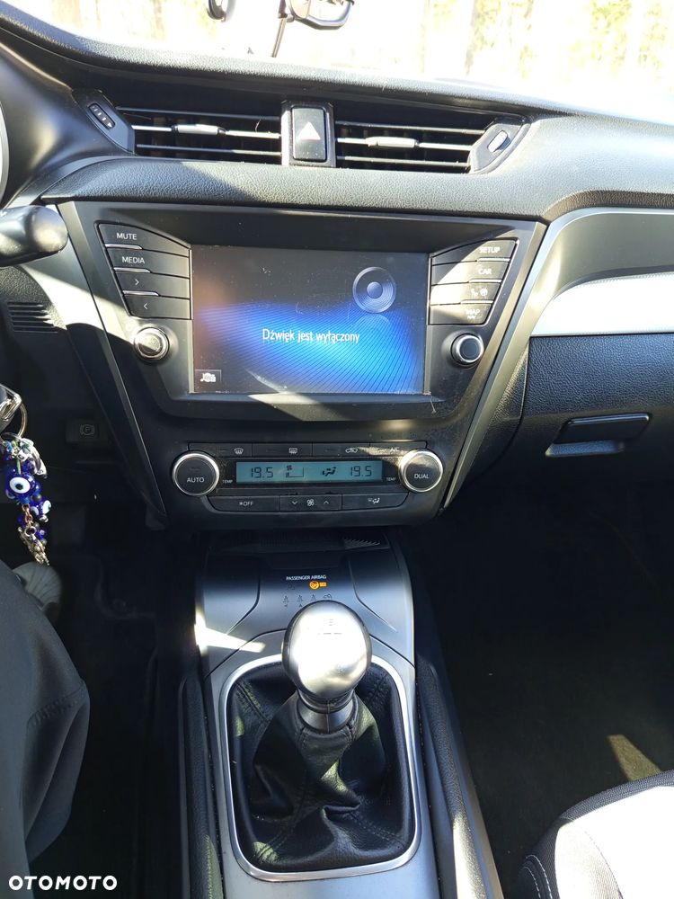 Toyota Avensis 2.0 D-4D Premium - 8