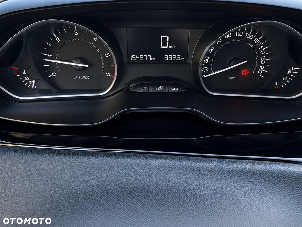 Peugeot 208 1.6 BlueHDi Active S&S - 10